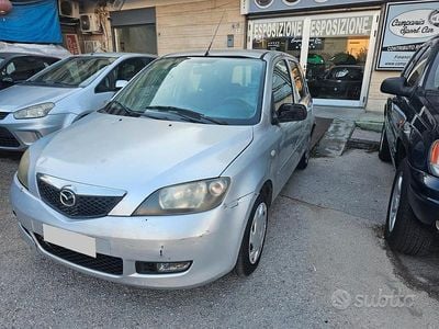 Usata Mazda 2 68 CV (50 kW) 2005 Grigio Utilitaria