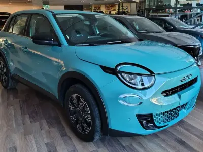 Nuova Fiat 600 Icon 110 CV (80 kW) 2026 Blu/azzurro SUV