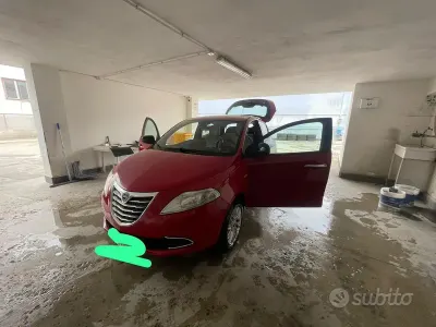 Usata Lancia Ypsilon 80 CV (58 kW) 2013 Rosso Utilitaria
