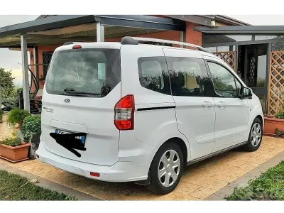 Usata Ford Tourneo Courier 2016 Bianco Monovolume