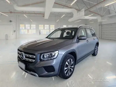 Usata Mercedes GLB200 Business 150 CV (110 kW) 2022 Grigio SUV