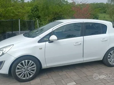 Używany Opel Corsa 85 KM (62 kW) 2011 Biały Hatchback