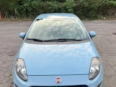 Usata Fiat Punto Lounge 75 CV (55 kW) 2014 Bluazzurro Utilitaria