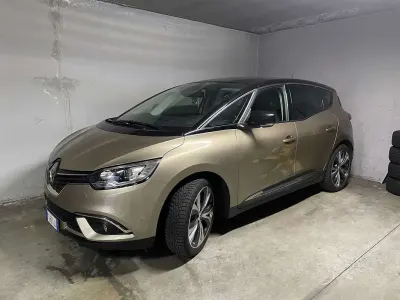 Käytetty Renault Scenic E-Tech Intens 110 HP (80 kW) 2018 Ruskea Tila-auto
