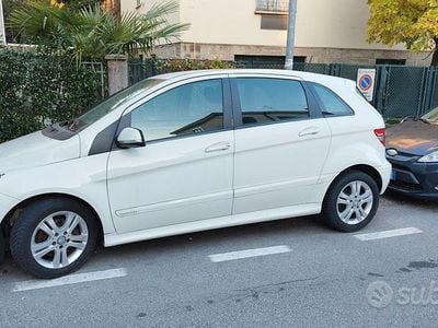 Usata Mercedes B180 2011 Bianco Monovolume