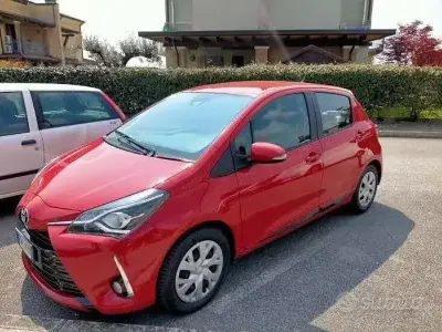 Second-hand Toyota Yaris Active 69 CP (50 kW) 2019 Roșu Hatchback