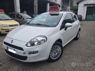 Usata Fiat Punto Street 69 CV (50 kW) 2014 Bianco Utilitaria