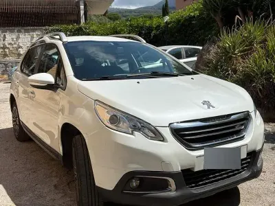 Usata Peugeot 2008 68 CV (50 kW) 2015 Bianco SUV