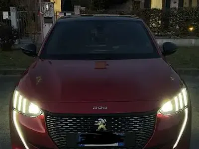 Usata Peugeot 208 GT-line 102 CV (75 kW) 2020 Rosso Utilitaria