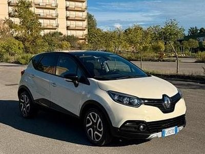 Usata Renault Captur 90 CV (66 kW) 2017 Giallo SUV