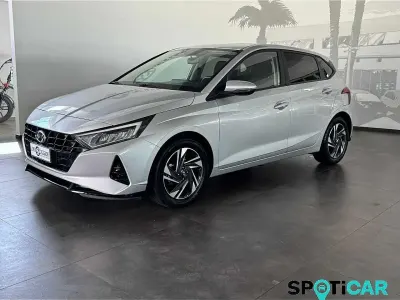 Usado Hyundai i20 83 HP (61 kW) 2022 Prateado Citadino