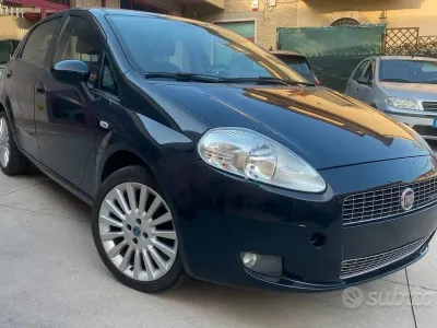 Usata Fiat Punto Easy 75 CV (55 kW) 2012 Bluazzurro Utilitaria