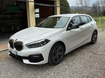 Usata BMW 116 Sport Line 116 CV (85 kW) 2019 Bianco Utilitaria