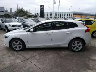 Usata Volvo V40 Business Edition 114 CV (83 kW) 2015 Bianco Berlina