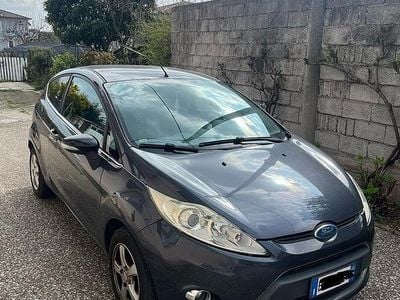 Usata Ford Fiesta 68 CV (50 kW) 2009 Grigio Utilitaria
