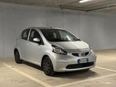 Usata Toyota Aygo Sol 68 CV (50 kW) 2007 Grigio Utilitaria