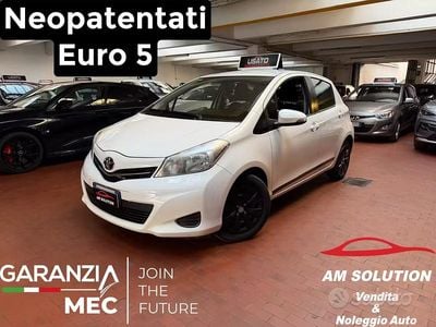 Usata Toyota Yaris 69 CV (50 kW) 2013 Bianco Utilitaria