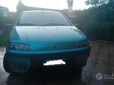 Usata Fiat Punto 80 CV (58 kW) 2002 Verde Utilitaria