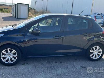 Usata Peugeot 208 82 CV (60 kW) 2017 Nero Utilitaria