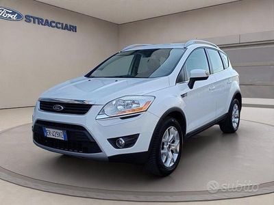 Usata Ford Kuga 140 CV (102 kW) 2013 Bianco pastello SUV