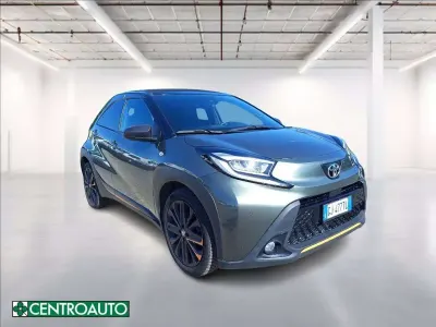 Usata Toyota Aygo X Trend 72 CV (52 kW) 2022 Grigio metallizzato SUV