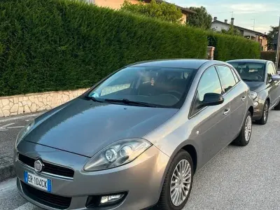 Usata Fiat Bravo 105 CV (77 kW) 2013 Grigio Utilitaria
