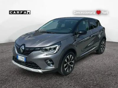 Usata Renault Captur Techno 101 CV (74 kW) 2023 Grigio SUV