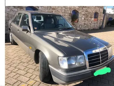 Usata Mercedes E200 122 CV (89 kW) 1990 Marrone Berlina