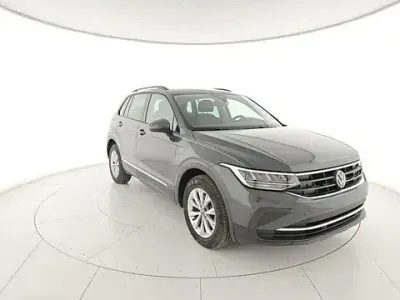 Usata VW Tiguan Life 150 CV (110 kW) 2023 Grigio scuro SUV
