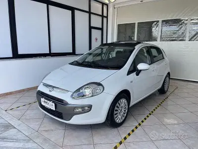 Usata Fiat Grande Punto 77 CV (56 kW) 2010 Bianco Utilitaria