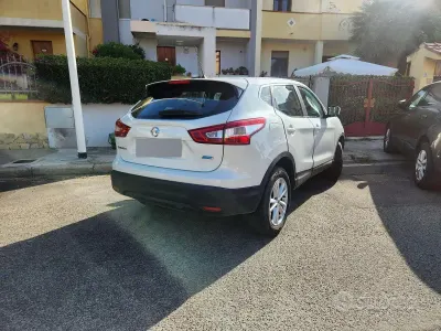 Usata Nissan Qashqai Acenta 110 CV (80 kW) 2016 Bianco SUV