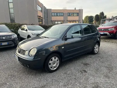 Usata VW Polo Trendline 75 CV (55 kW) 2004 Grigio Utilitaria