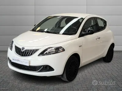 Usata Lancia Ypsilon Silver 69 CV (50 kW) 2023 Bianco Utilitaria