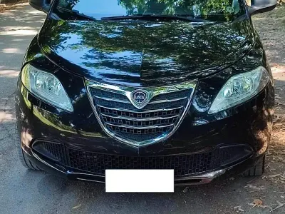 Usata Lancia Ypsilon 85 CV (62 kW) 2013 Nero Utilitaria