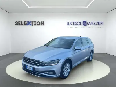 Usata VW Passat 122 CV (89 kW) 2021 Grigio Station wagon
