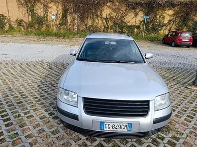 Usata VW Passat 110 CV (80 kW) 2003 Grigio Station wagon