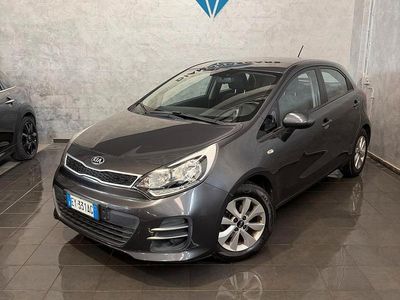 Usata Kia Rio 74 CV (54 kW) 2015 Grigio Berlina