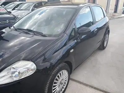 Usata Fiat Grande Punto Dynamic 90 CV (66 kW) 2007 Nero Utilitaria