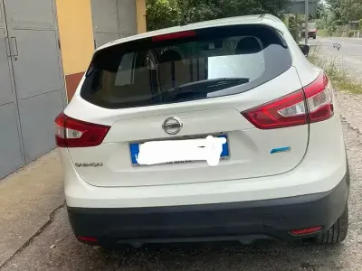 Usata Nissan Qashqai Acenta 110 CV (80 kW) 2016 Bianco SUV