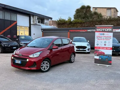 Używany Hyundai i10 66 KM (48 kW) 2018 Czerwony Hatchback