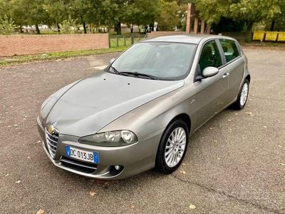 Usata Alfa Romeo 147 Distinctive 104 CV (76 kW) 2006 Marrone Utilitaria