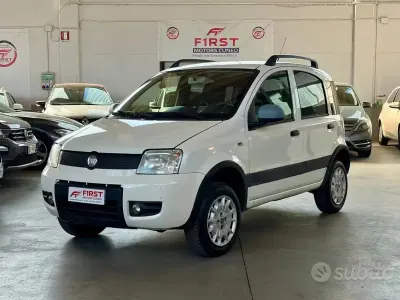 Usata Fiat Panda 4x4 69 CV (50 kW) 2011 Bianco Utilitaria