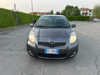 Begagnad Toyota Yaris Sol 90 HK (66 kW) 2009 Grå Halvkombi