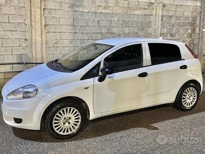 Usata Fiat Grande Punto 75 CV (55 kW) 2011 Bianco Utilitaria