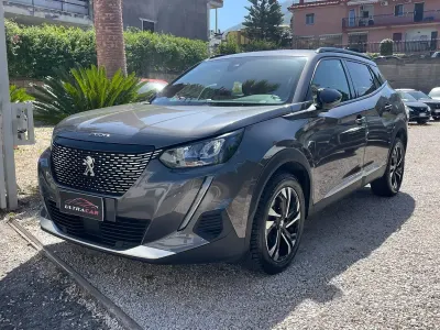 Używany Peugeot 2008 Allure 131 KM (96 kW) 2023 Szary SUV