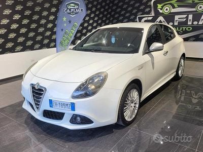 Usata Alfa Romeo Giulietta Distinctive 140 CV (102 kW) 2011 Bianco Utilitaria