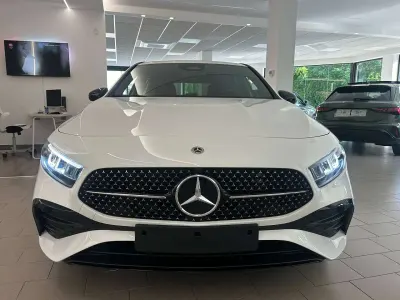 Nuova Mercedes A180 AMG Line Premium 136 CV (100 kW) 2026 Bianco pastello Berlina
