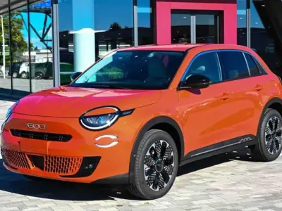 Nuova Fiat 600 La Prima 101 CV (74 kW) 2025 Blu SUV