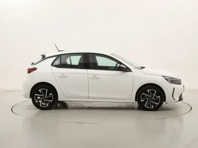 Usata Opel Corsa 101 CV (74 kW) 2025 Biancobianco Utilitaria