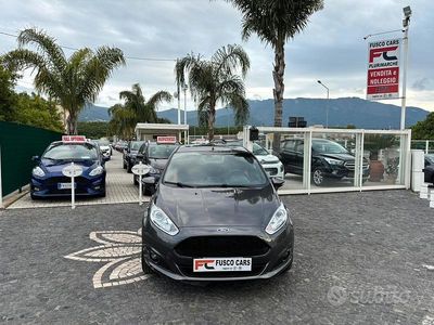 Grigio Usata 2017 Ford Fiesta ST-Line Berlina | 10.900 € (Buon prezzo)